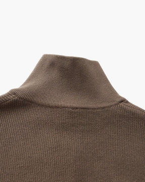 Raffinierter Strickpullover mit halbem Reißverschluss