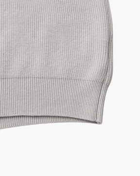 Raffinierter Strickpullover mit halbem Reißverschluss