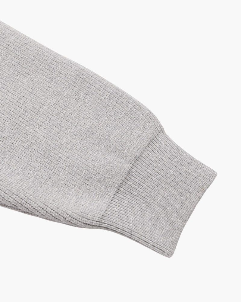 Raffinierter Strickpullover mit halbem Reißverschluss