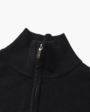 Raffinierter Strickpullover mit halbem Reißverschluss