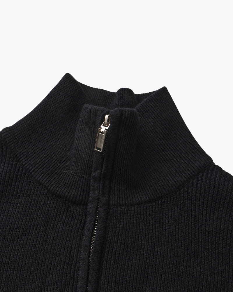 Raffinierter Strickpullover mit halbem Reißverschluss