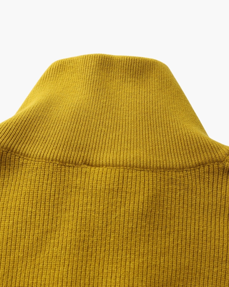 Raffinierter Strickpullover mit halbem Reißverschluss