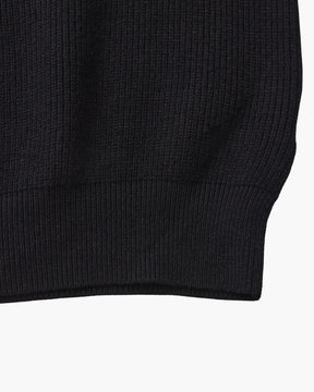 Raffinierter Strickpullover mit halbem Reißverschluss